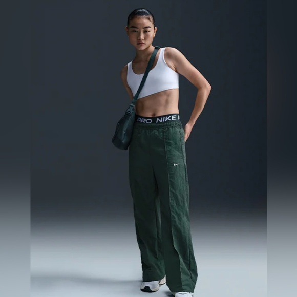 Nike Women's Sportswear Everything Wovens Mid-Rise Pants Green Size Medium
NWT - Picture 1 of 13